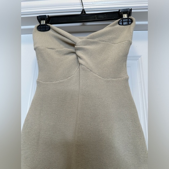Sexy Twist Knot strapless Ribbed Knit tan dress with back split Sz Medium - Picture 3 of 6